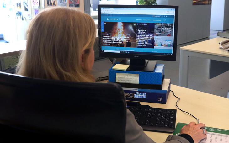 Benidorm licita el desarrollo de un ‘chatbot’ asistido con IA para mejorar la comunicación y el acceso a servicios de vecinos y turistas